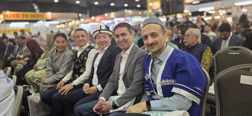 Veysəl Məmmədov Malayziyada keçirilən Beynəlxalq Kitab Sərgisində Azərbaycan Nəşriyyatlar Assosiasiyasını təmsil edib